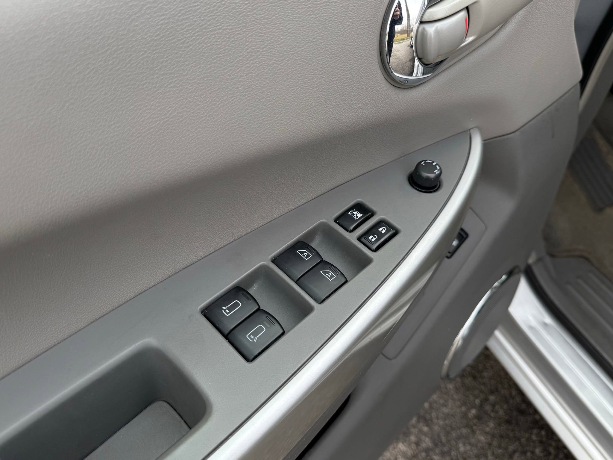 Used 2009 Nissan Quest SE w/ Seat Pkg image 47