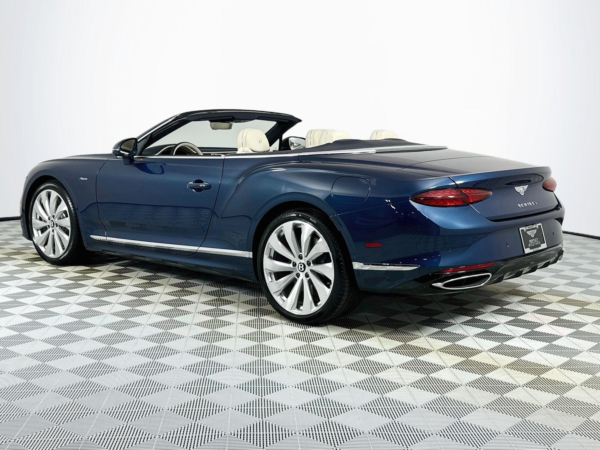New 2027 Bentley Continental GTC AWD/4WD image 7