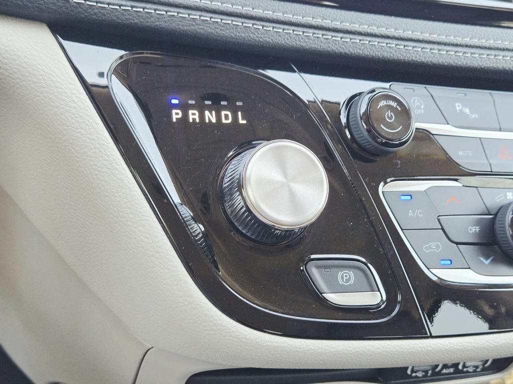 Certified 2024 Chrysler Pacifica Touring-L AWD/4WD image 30