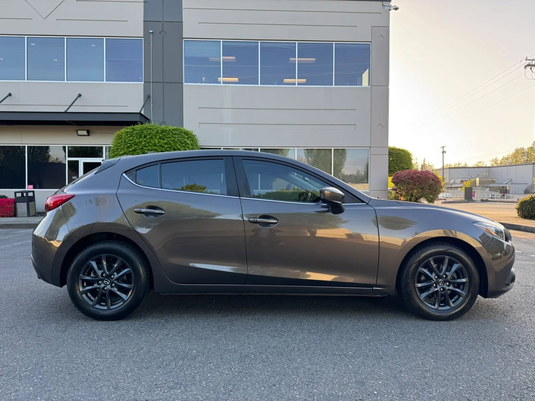 Used 2016 MAZDA MAZDA3 i Grand Touring FWD image 12