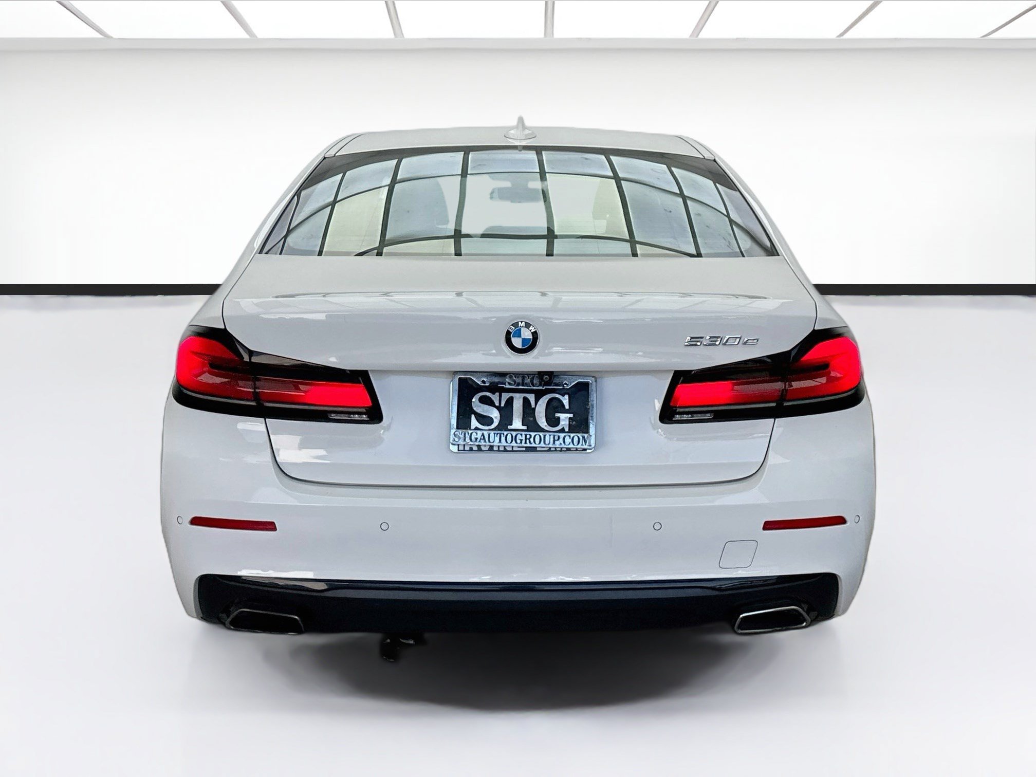 Used 2021 BMW 530e w/ Luxury Seating Package RWD image 5