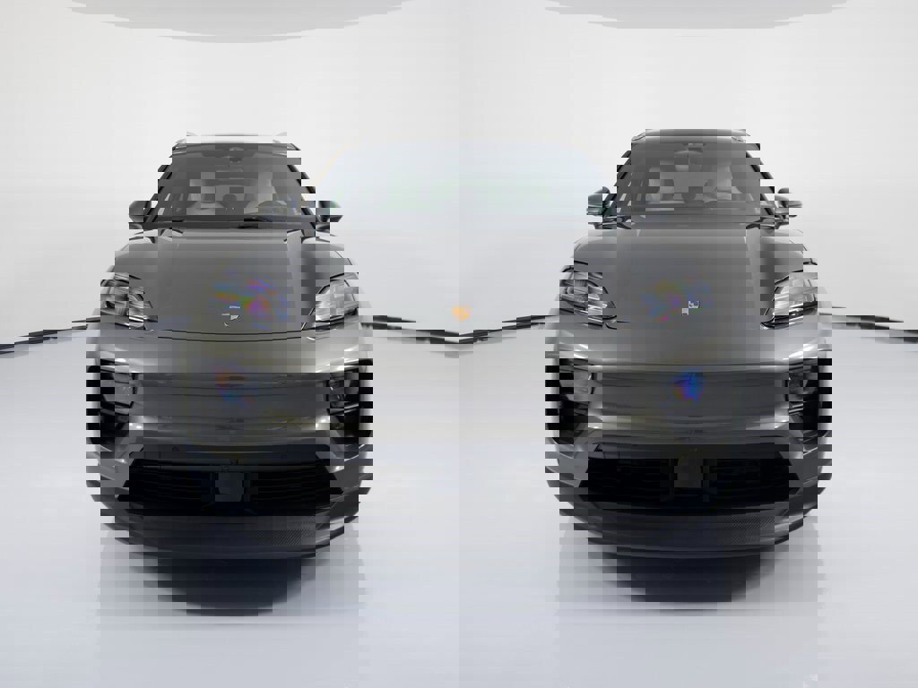 New 2025 Porsche Macan 4S Electric image 10