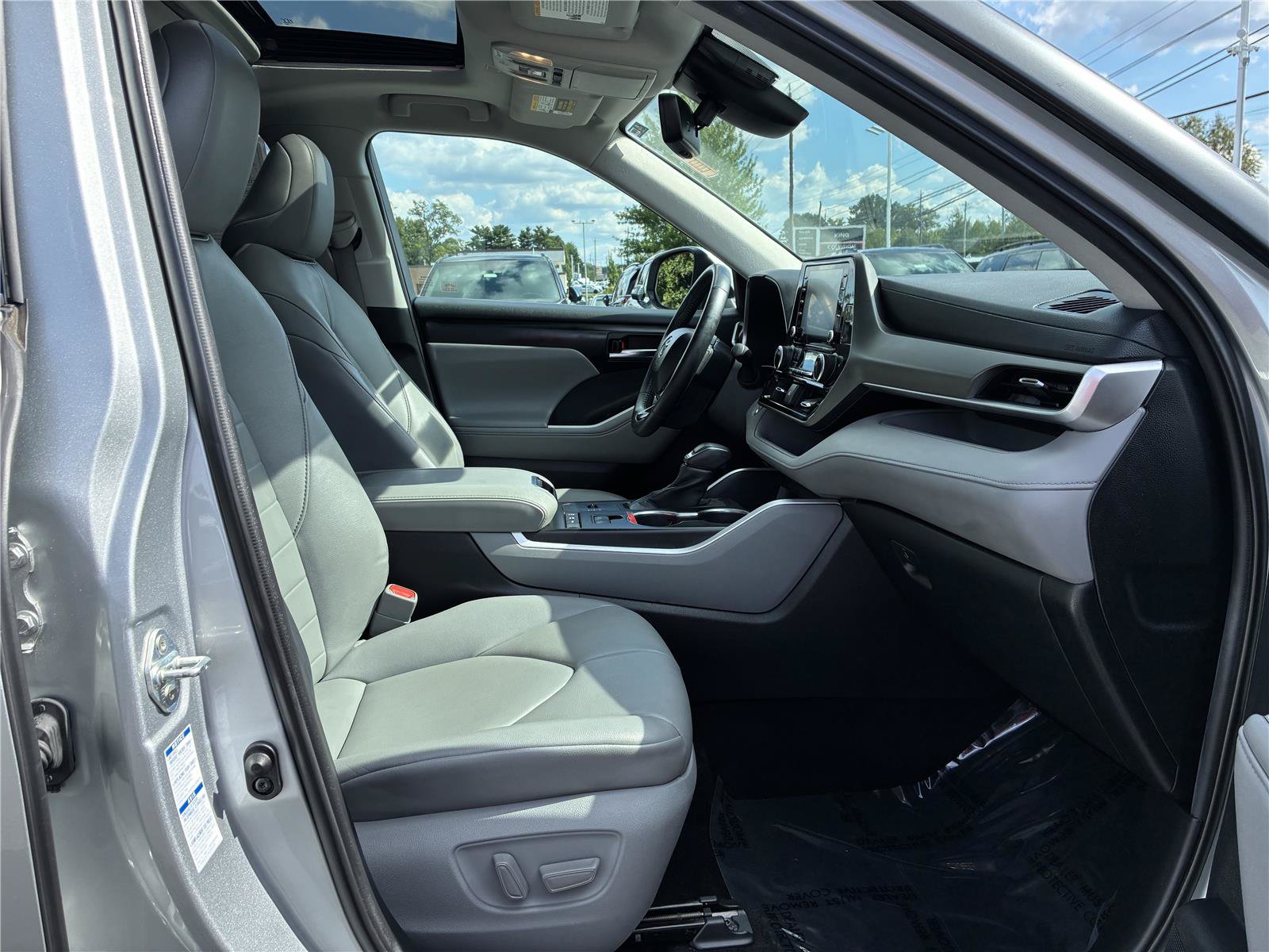 Used 2020 Toyota Highlander XLE w/ Protection Package #3 AWD/4WD image 14