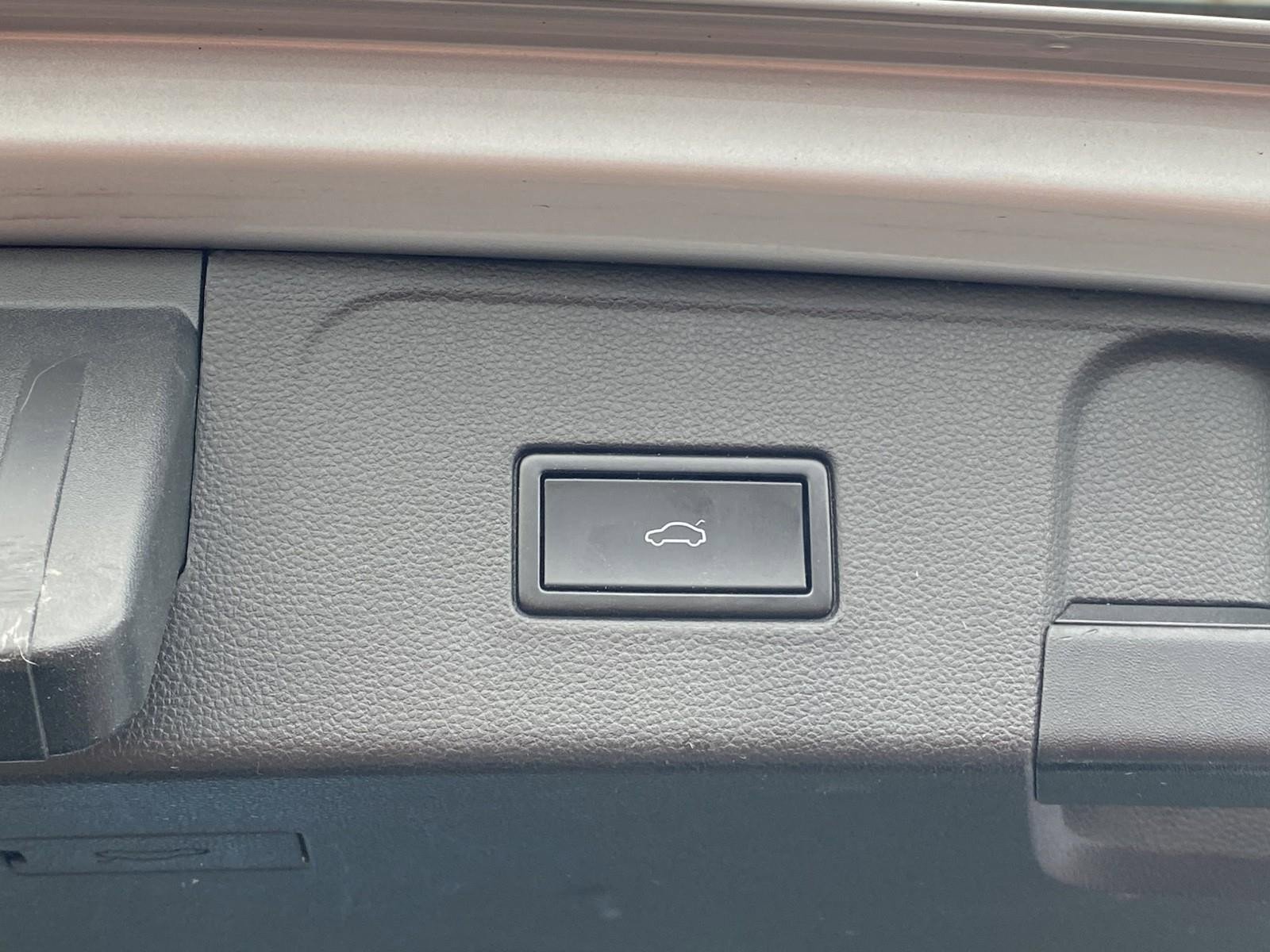 Used 2018 Volkswagen Atlas SE image 18