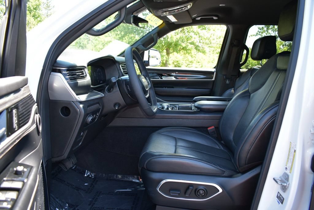 Used 2022 Jeep Wagoneer Series II AWD/4WD image 13