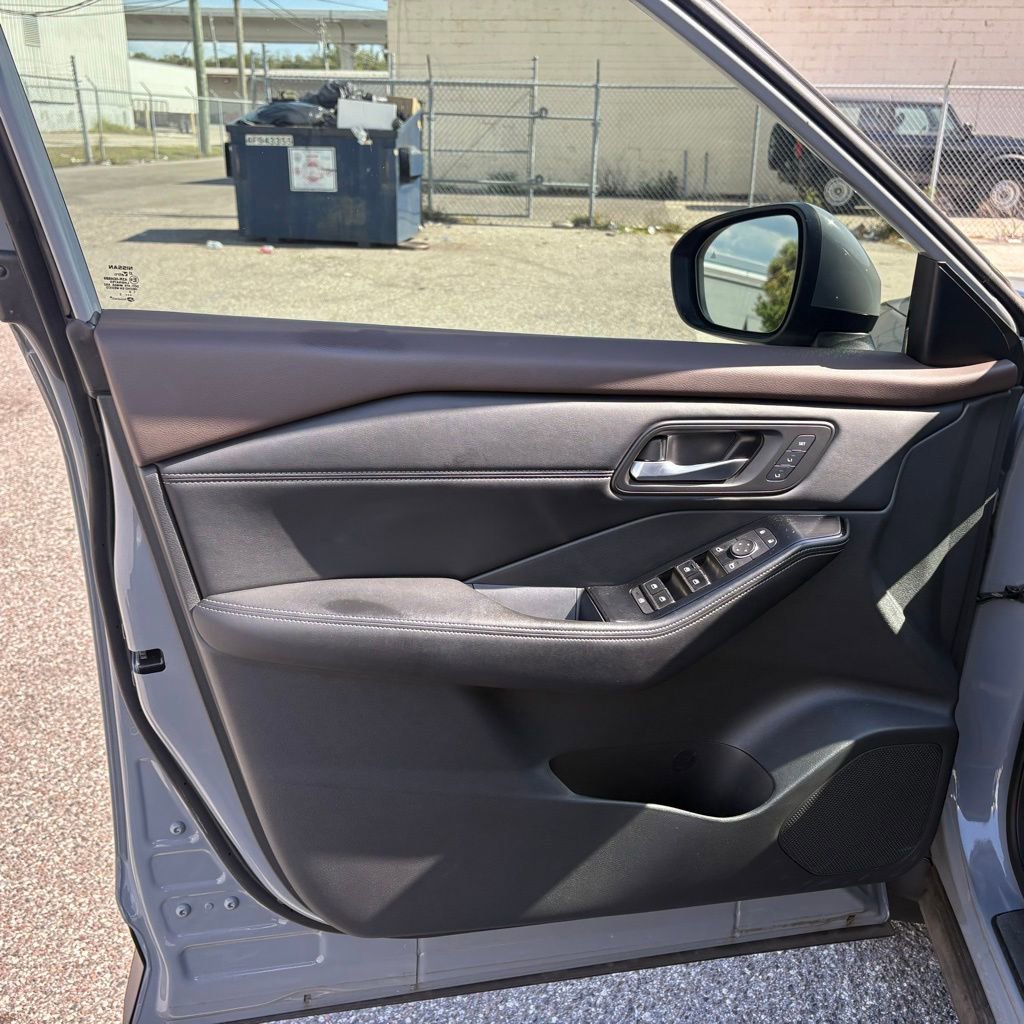 Used 2022 Nissan Rogue SL w/ SL Premium Package image 10