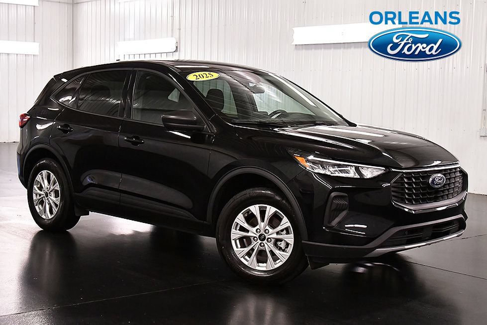 Used 2025 Ford Escape Active AWD/4WD image 1