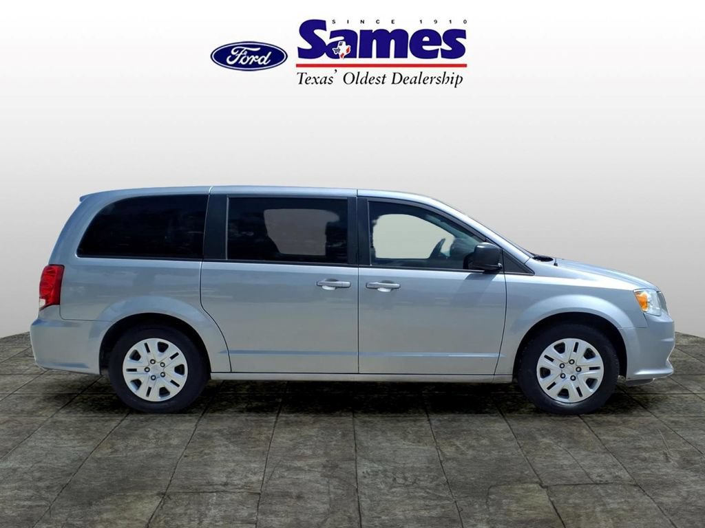 Used 2018 Dodge Grand Caravan SE w/ UConnect Hands-Free Group FWD image 2