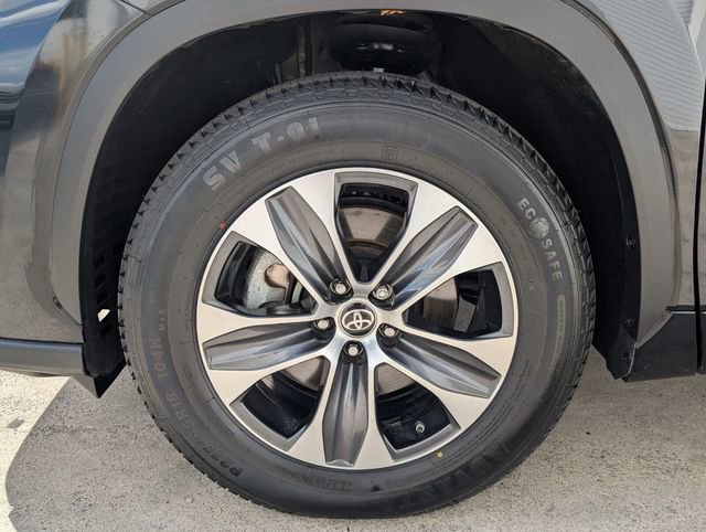 Used 2024 Toyota Highlander XLE image 6