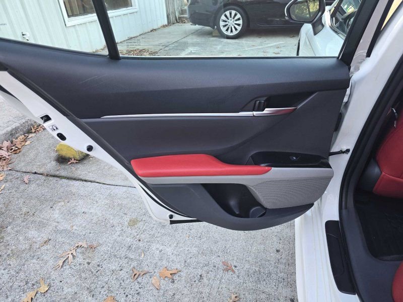 Used 2018 Toyota Camry SE image 30