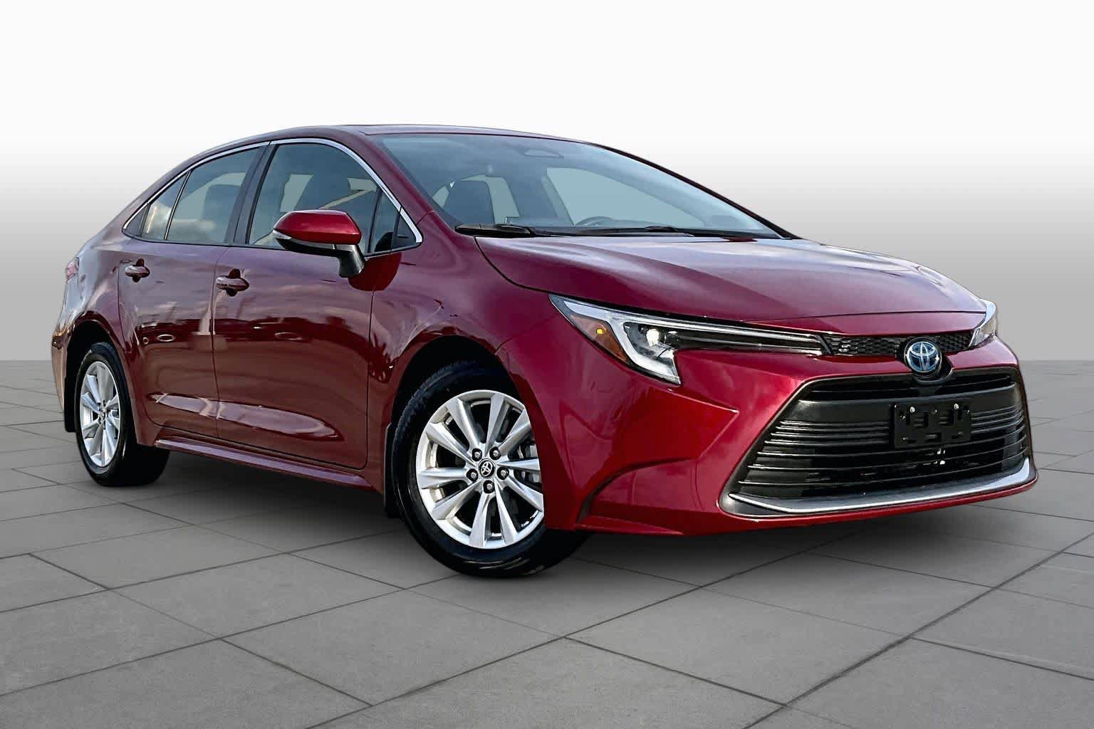Used 2024 Toyota Corolla XLE FWD image 3