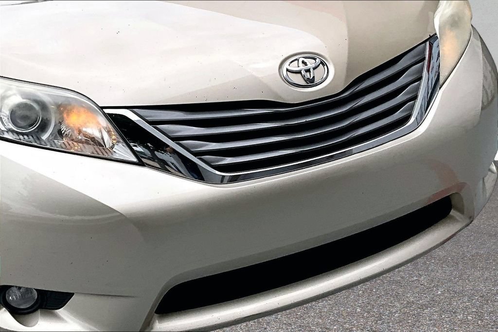 Used 2013 Toyota Sienna XLE FWD image 33