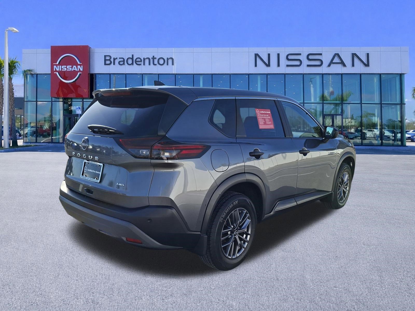 Used 2023 Nissan Rogue S image 5