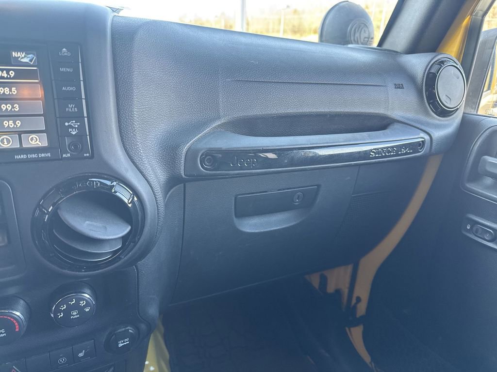 Used 2015 Jeep Wrangler Unlimited Sahara AWD/4WD image 10