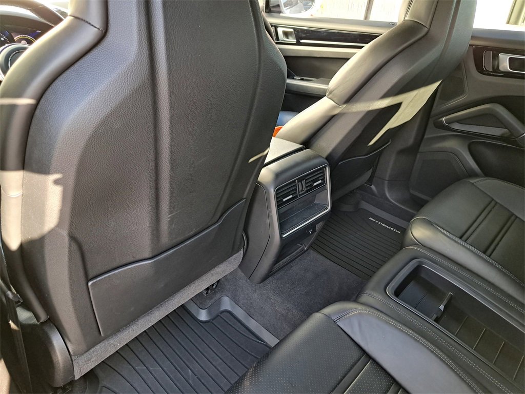 Used 2023 Porsche Cayenne Coupe image 10