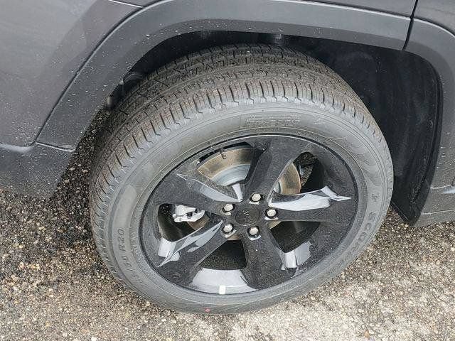 New 2026 Jeep Grand Cherokee Limited w/ Limited Altitude Package AWD/4WD image 5