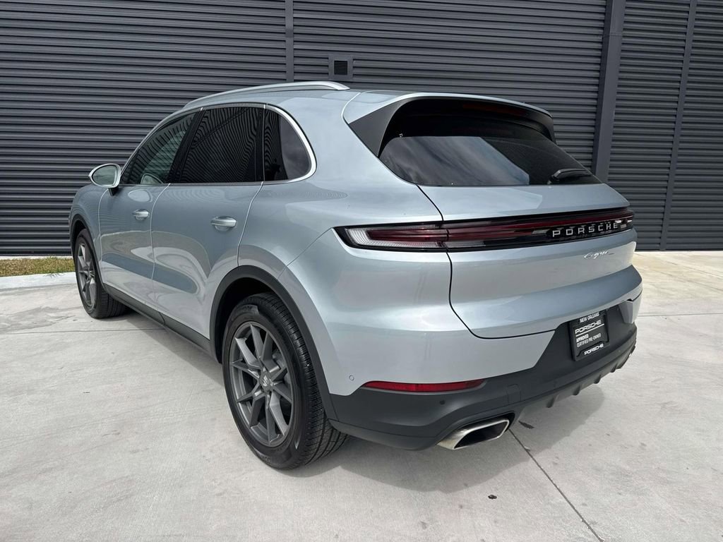 Certified 2025 Porsche Cayenne image 3