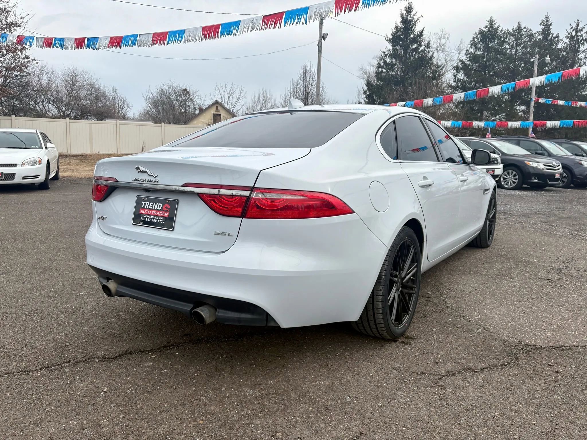 Used 2016 Jaguar XF Premium image 5