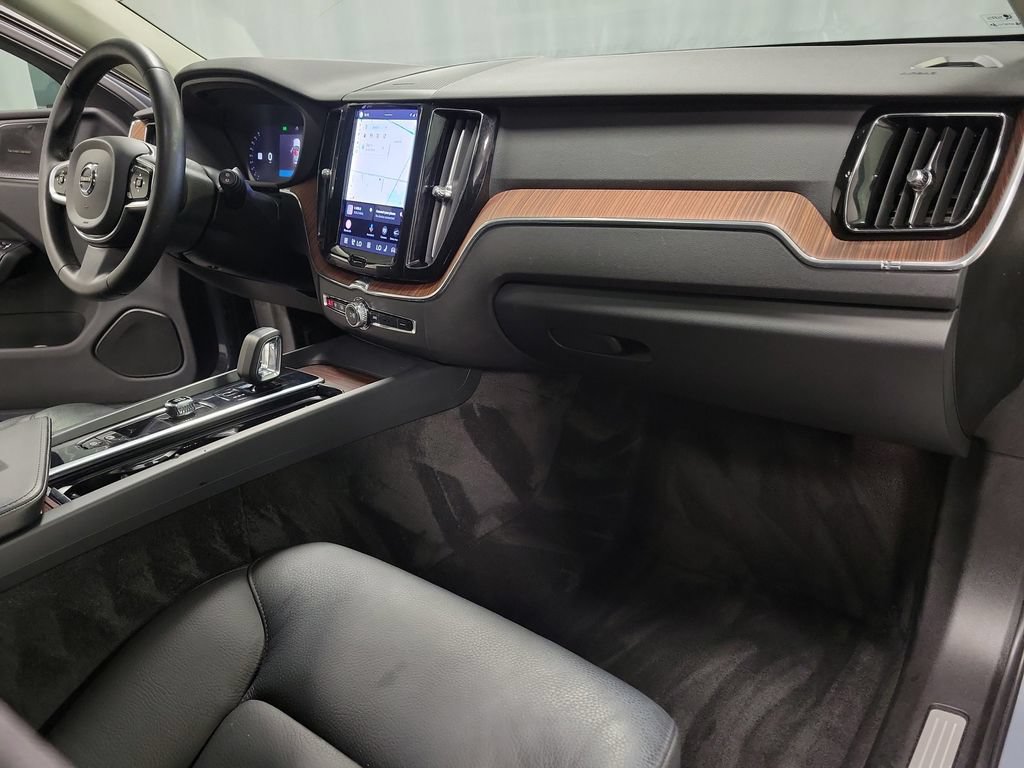 Used 2023 Volvo XC60 B5 Plus AWD/4WD image 31