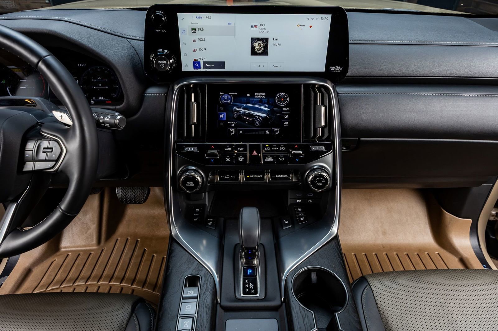 Used 2025 Lexus LX 700h Overtrail image 23