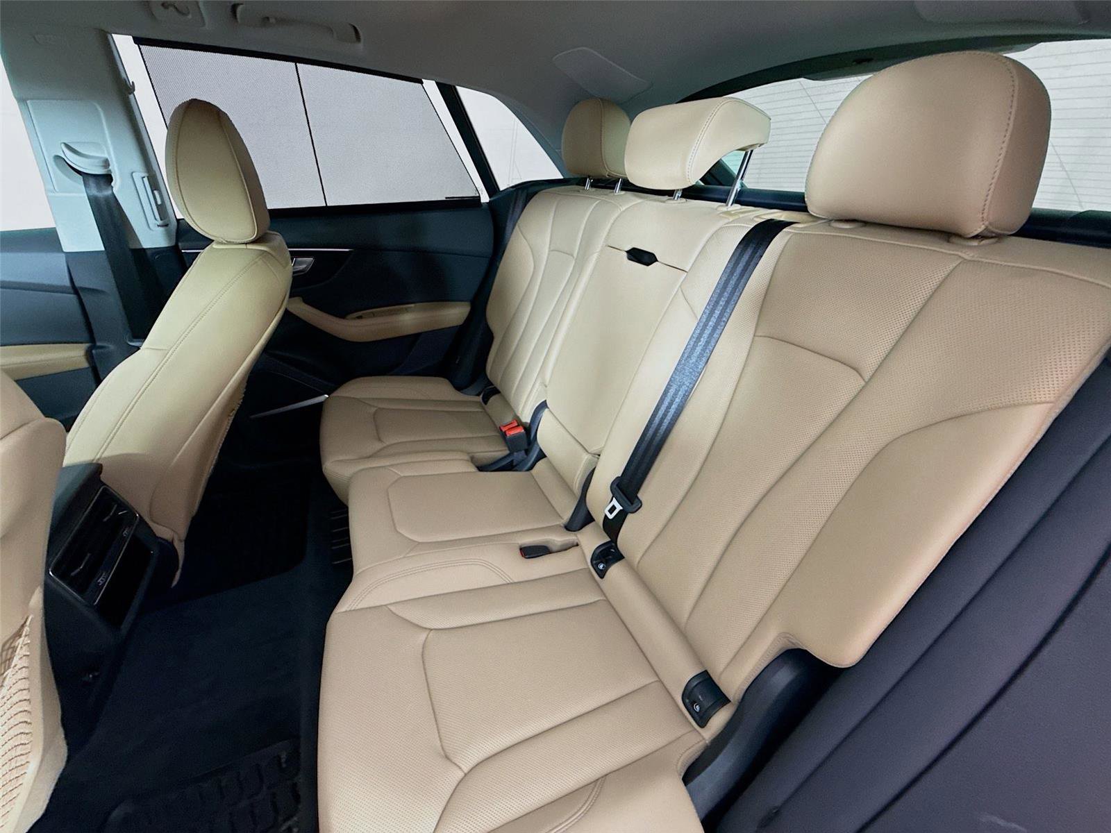 Used 2025 Audi Q8 Premium Plus w/ Premium Plus Package image 3