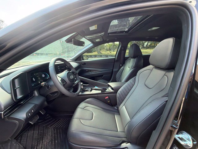 New 2026 Hyundai Elantra SEL Sport FWD image 15
