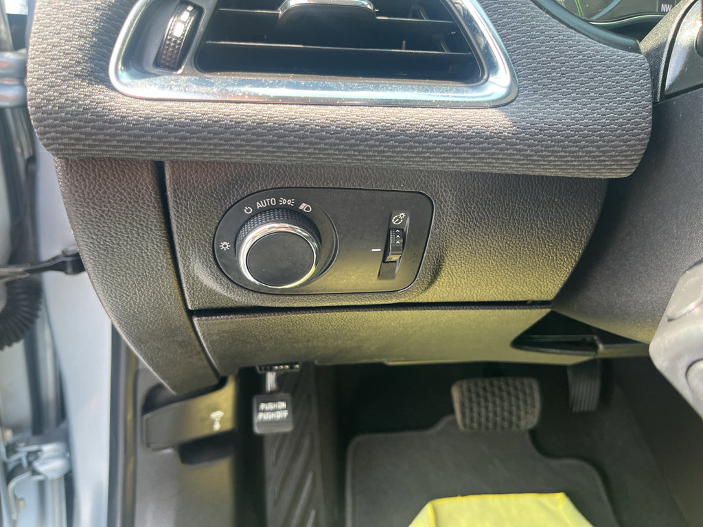 Used 2018 Chevrolet Cruze LS FWD image 11