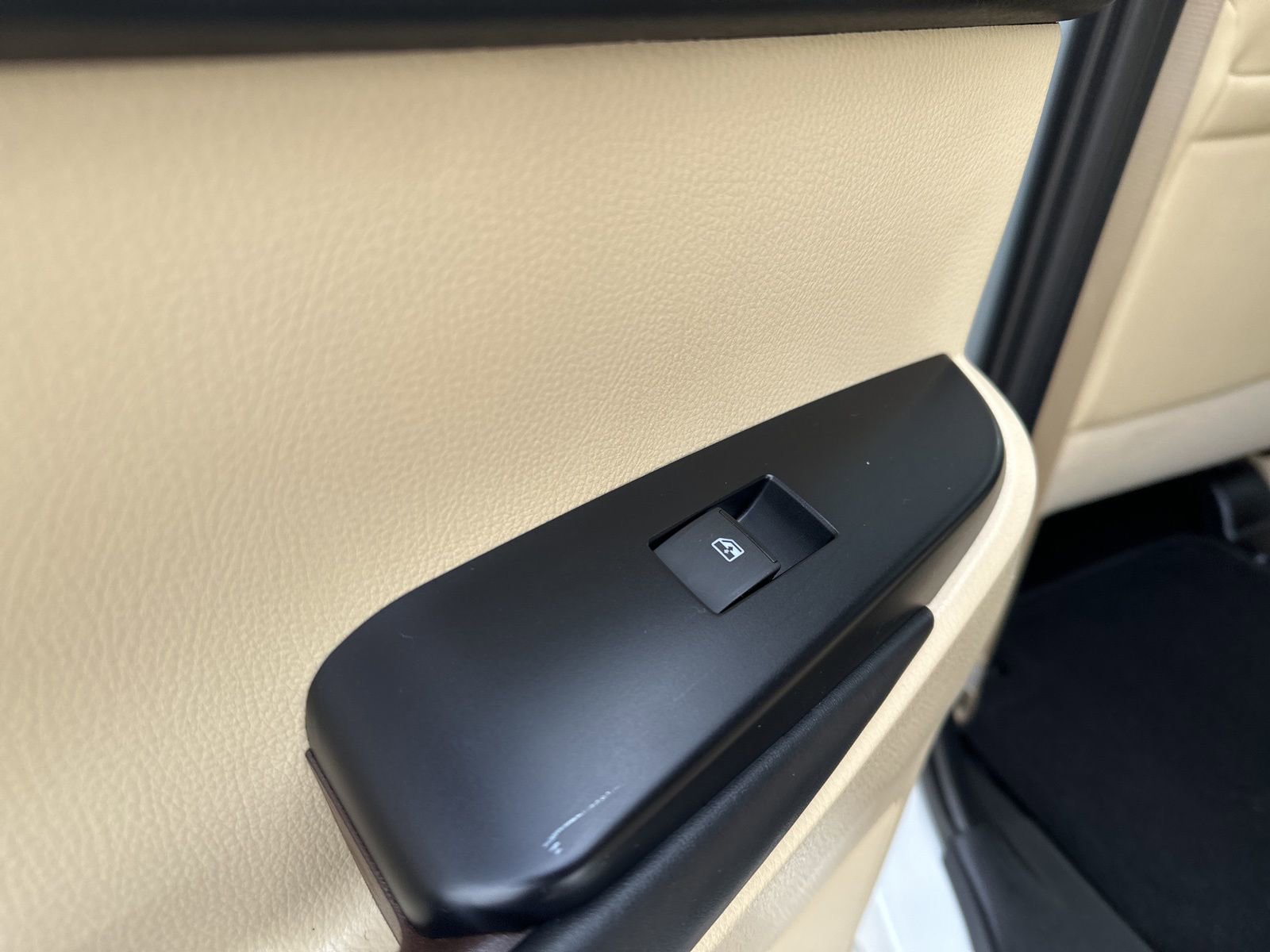 Used 2019 Toyota Highlander XLE AWD/4WD image 25