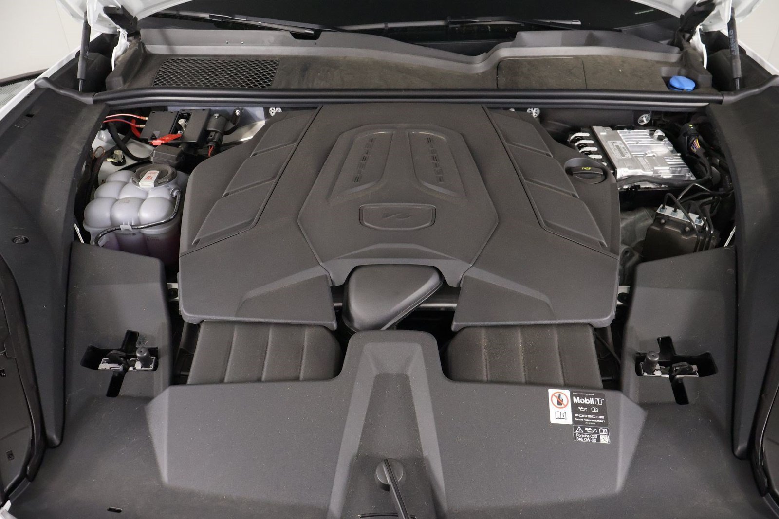 Certified 2026 Porsche Cayenne AWD/4WD image 26