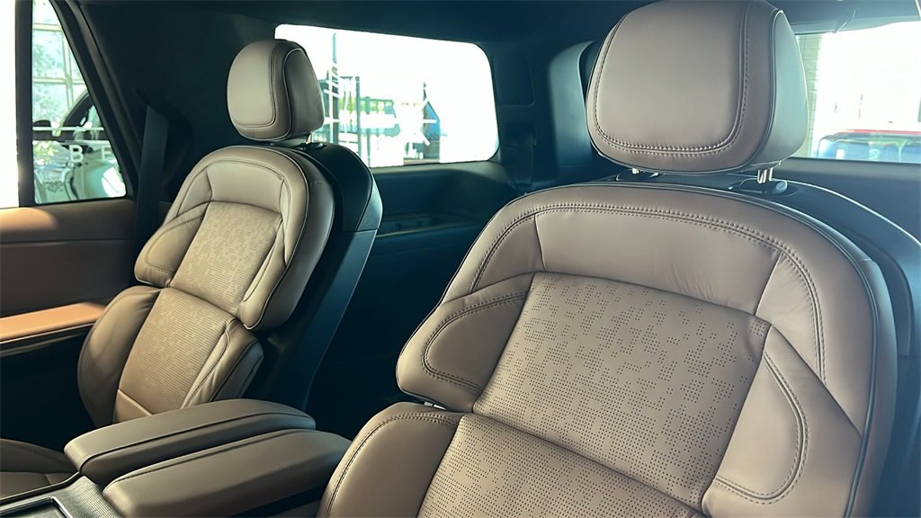 New 2025 Lincoln Navigator Black Label image 3