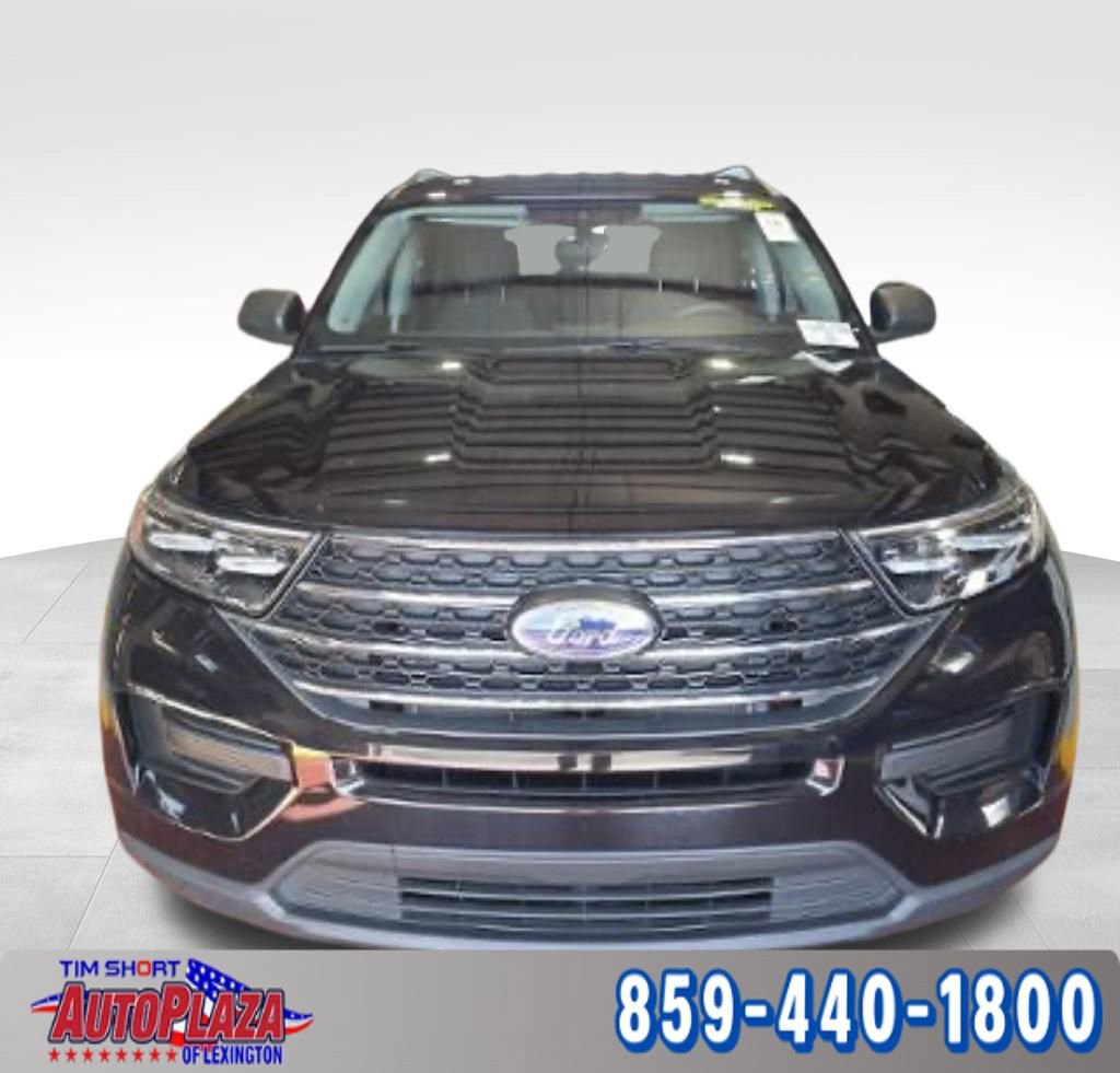 Used 2023 Ford Explorer XLT image 3