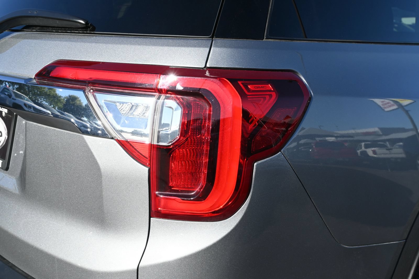 Used 2023 GMC Acadia SLE w/ Driver Convenience Package FWD image 22