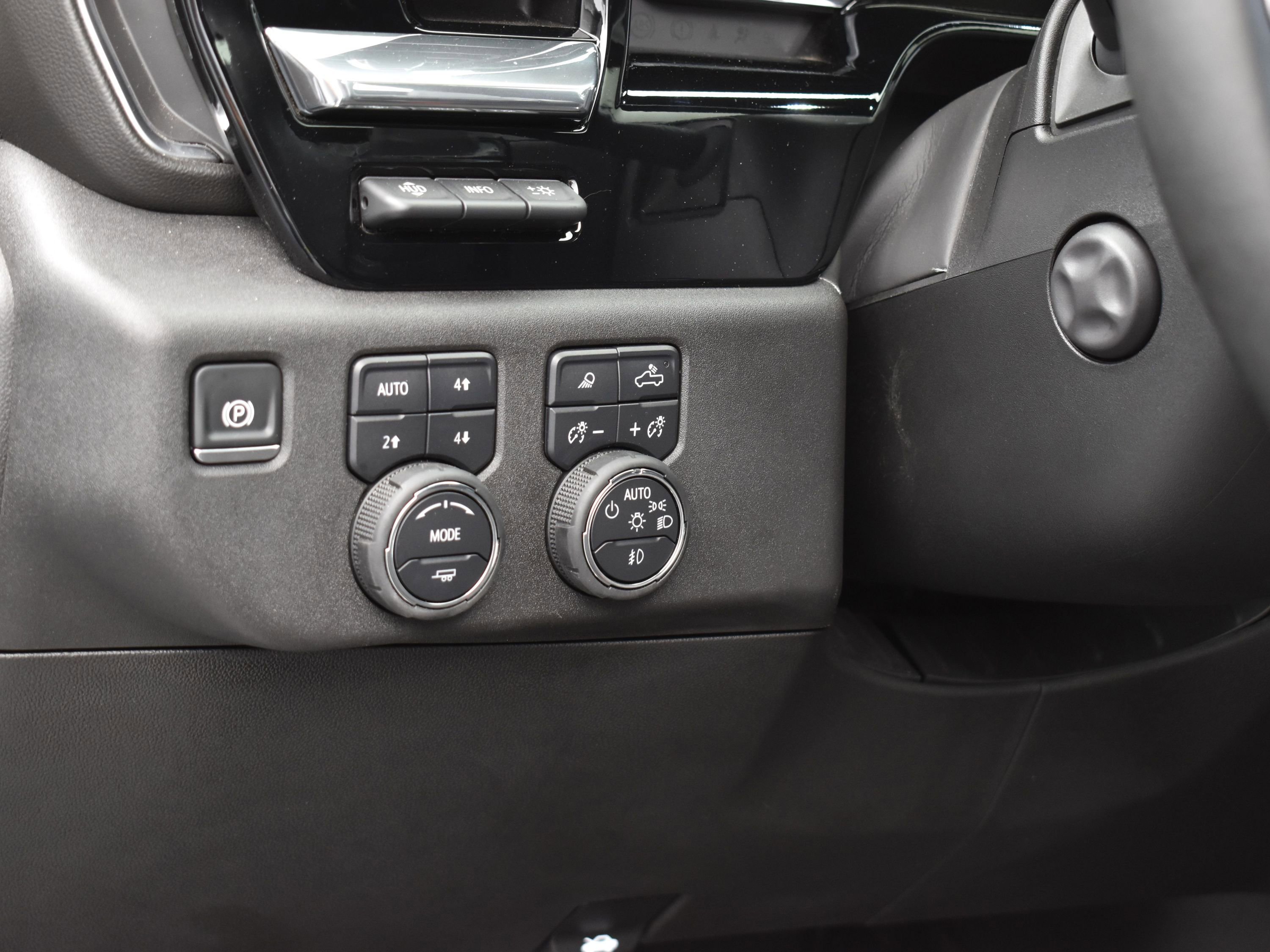 Used 2025 Chevrolet Silverado 1500 High Country image 22