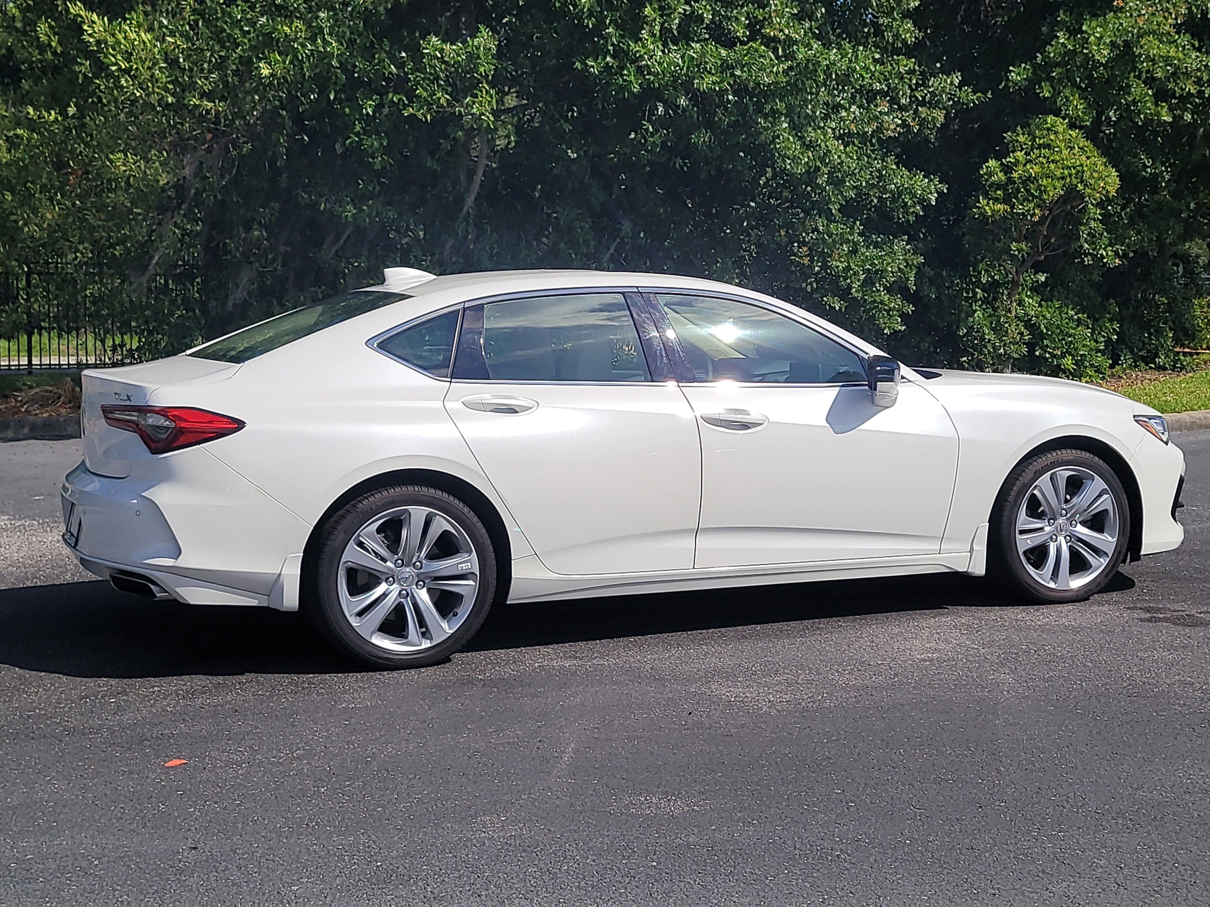 Used 2022 Acura TLX w/ Technology Package FWD image 8