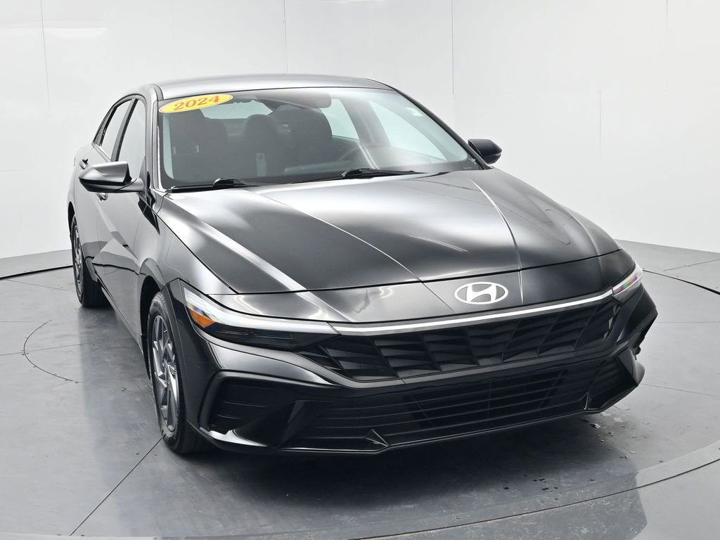 Used 2024 Hyundai Elantra SEL image 2
