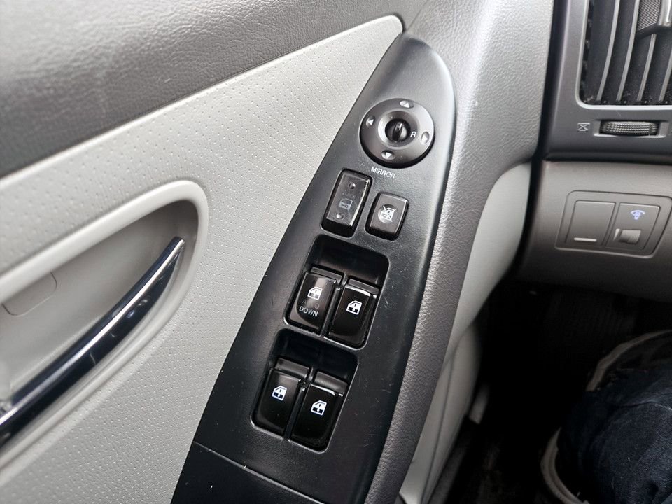 Used 2010 Hyundai Elantra GLS image 19