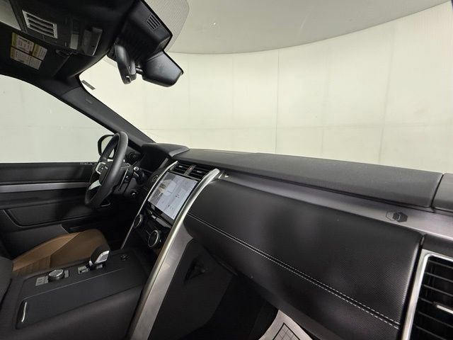 Used 2026 Land Rover Discovery Limited Edition AWD/4WD image 29