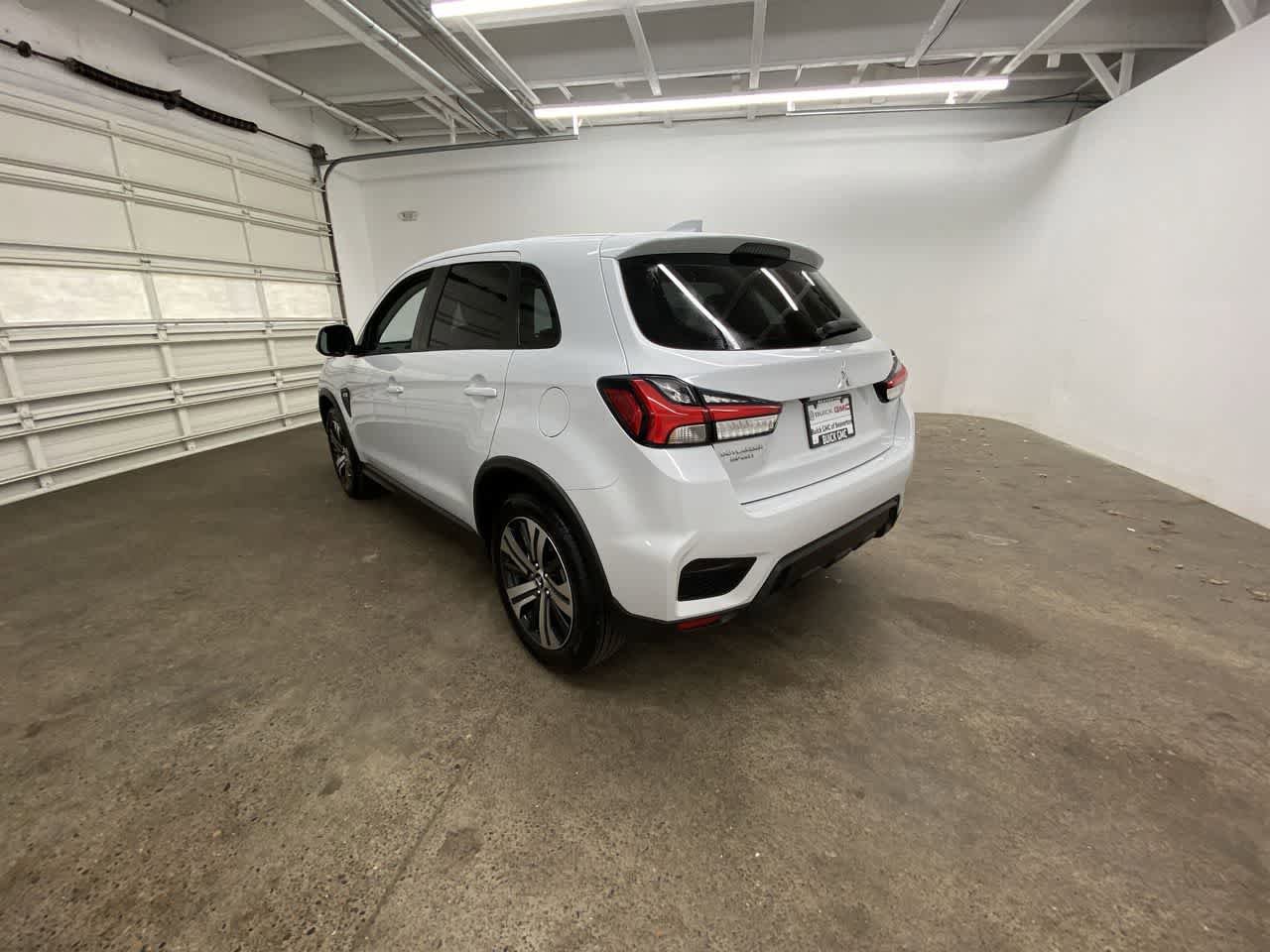 Used 2025 Mitsubishi Outlander Sport ES AWD/4WD image 4