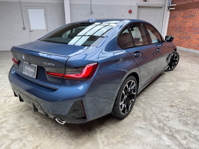 Used 2026 BMW 330i Sedan w/ M Sport Package RWD image 5