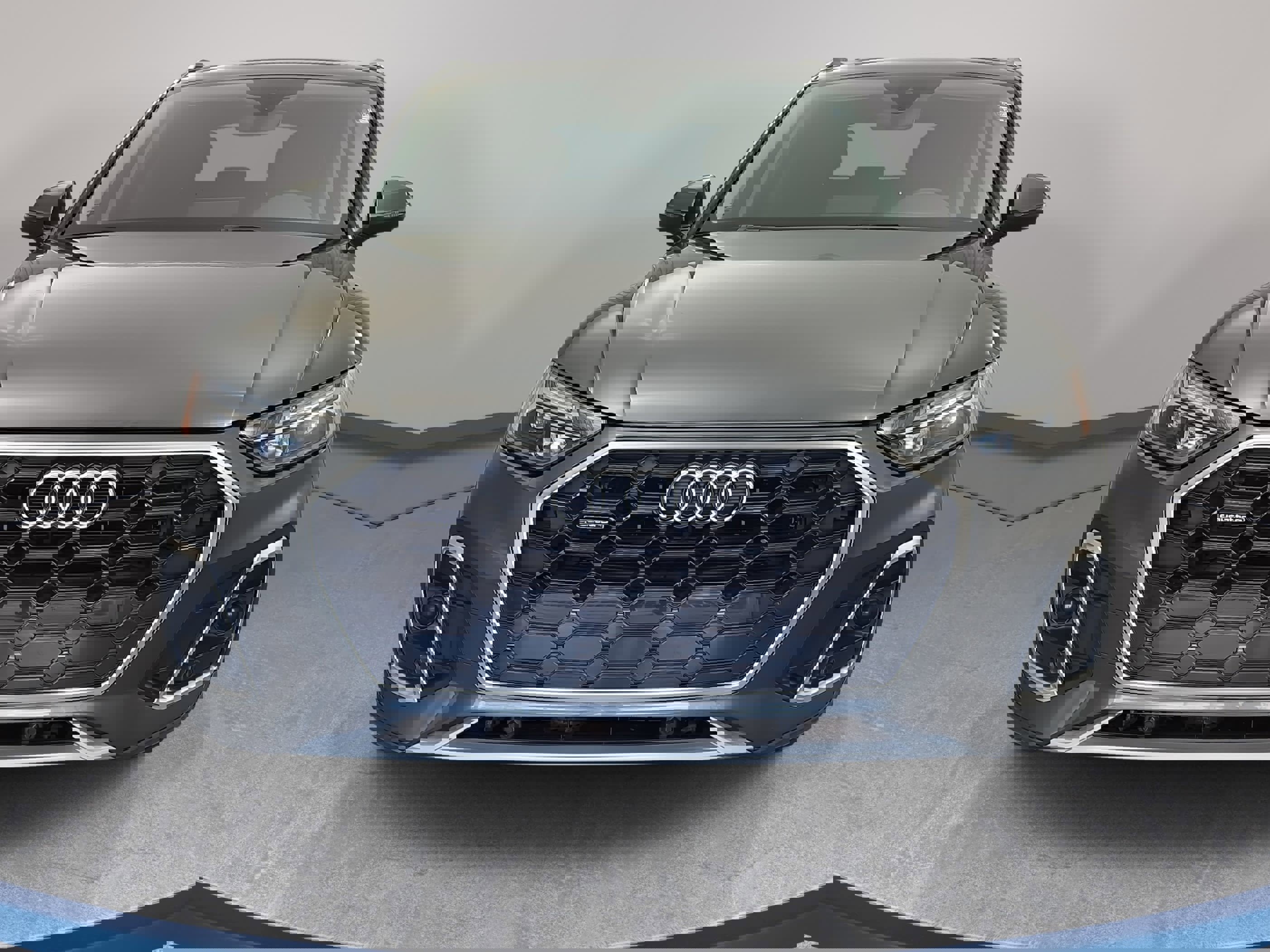 Used 2023 Audi Q5 2.0T Premium w/ Convenience Package image 2