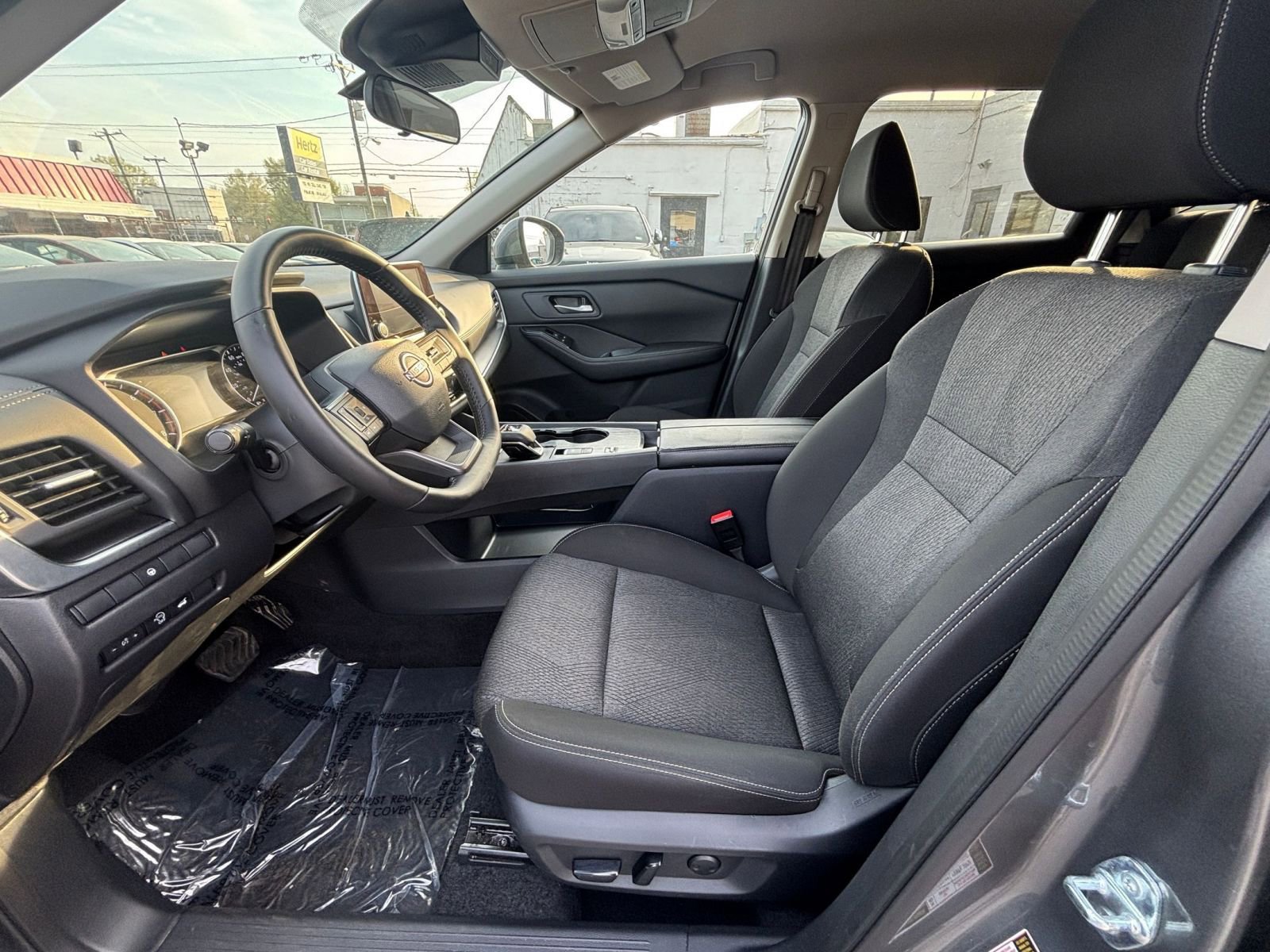 Used 2025 Nissan Rogue SV image 29