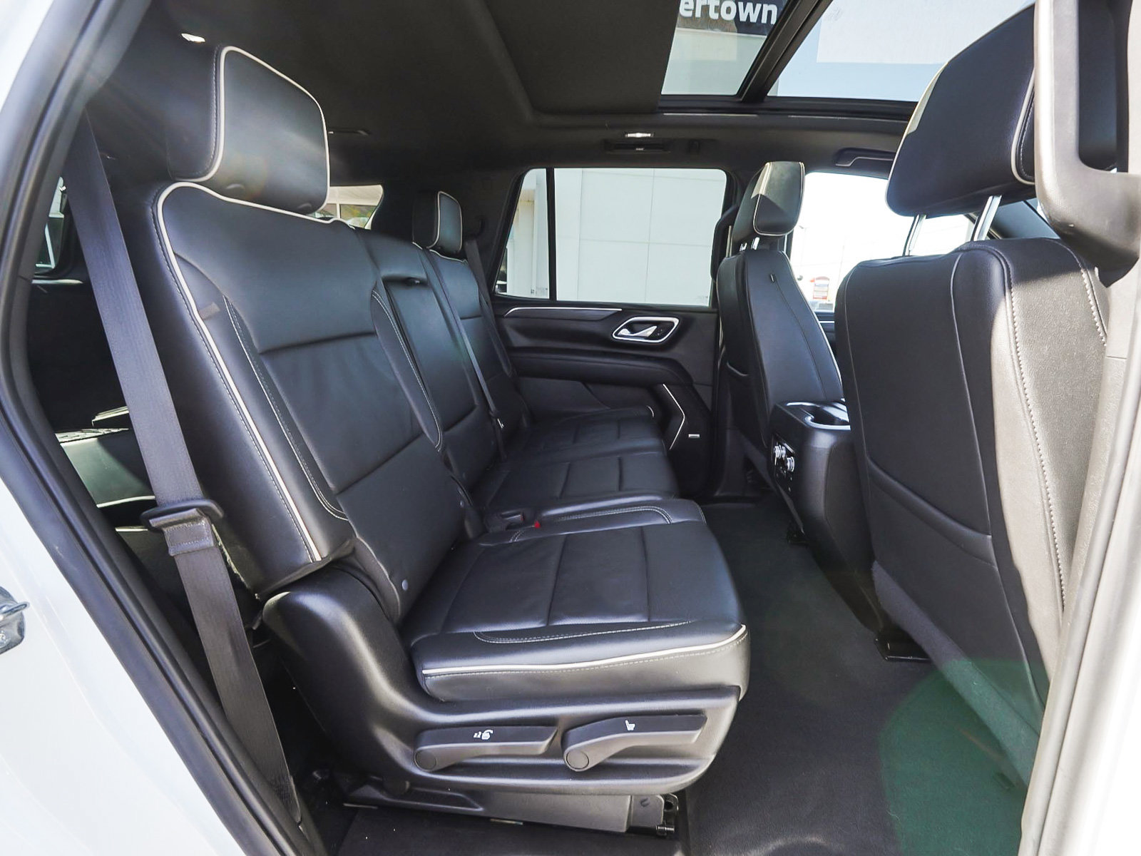 Used 2024 GMC Yukon SLT w/ SLT Luxury Package AWD/4WD image 39