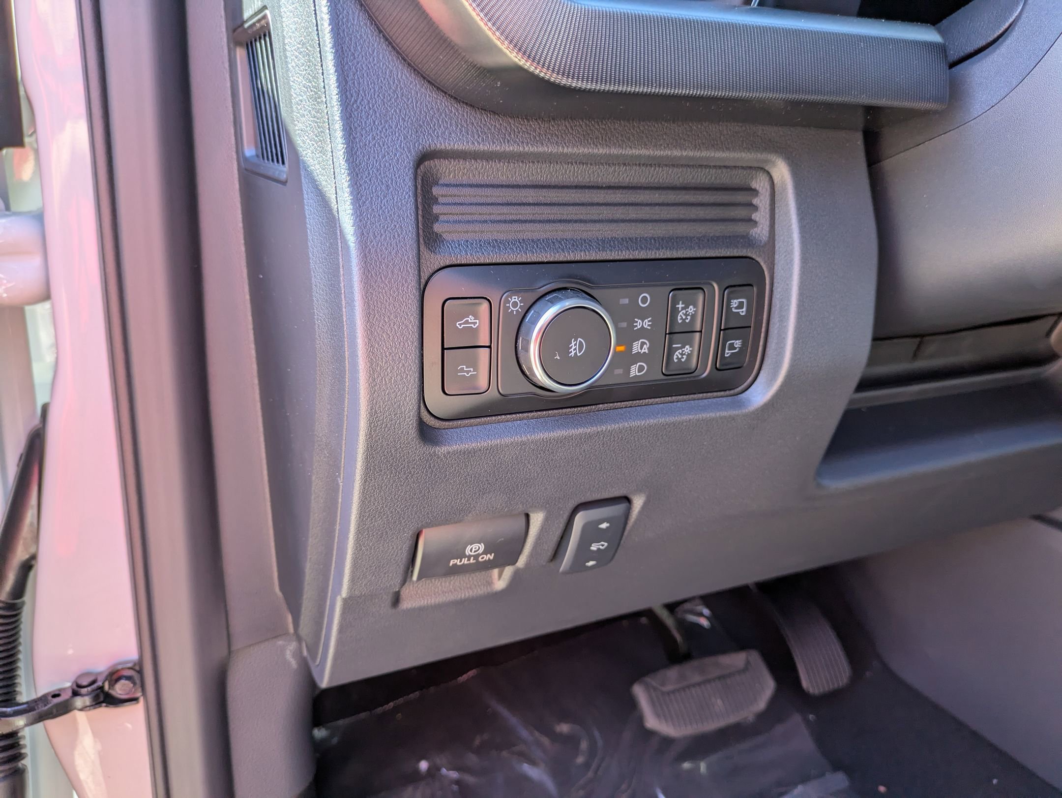 New 2026 Ford F250 Platinum w/ Tremor Off-Road Package image 18