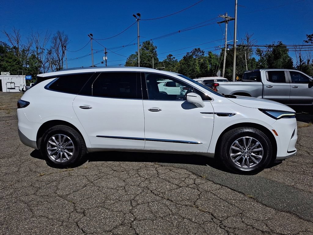 Used 2024 Buick Enclave Essence w/ Technology Package AWD/4WD image 8