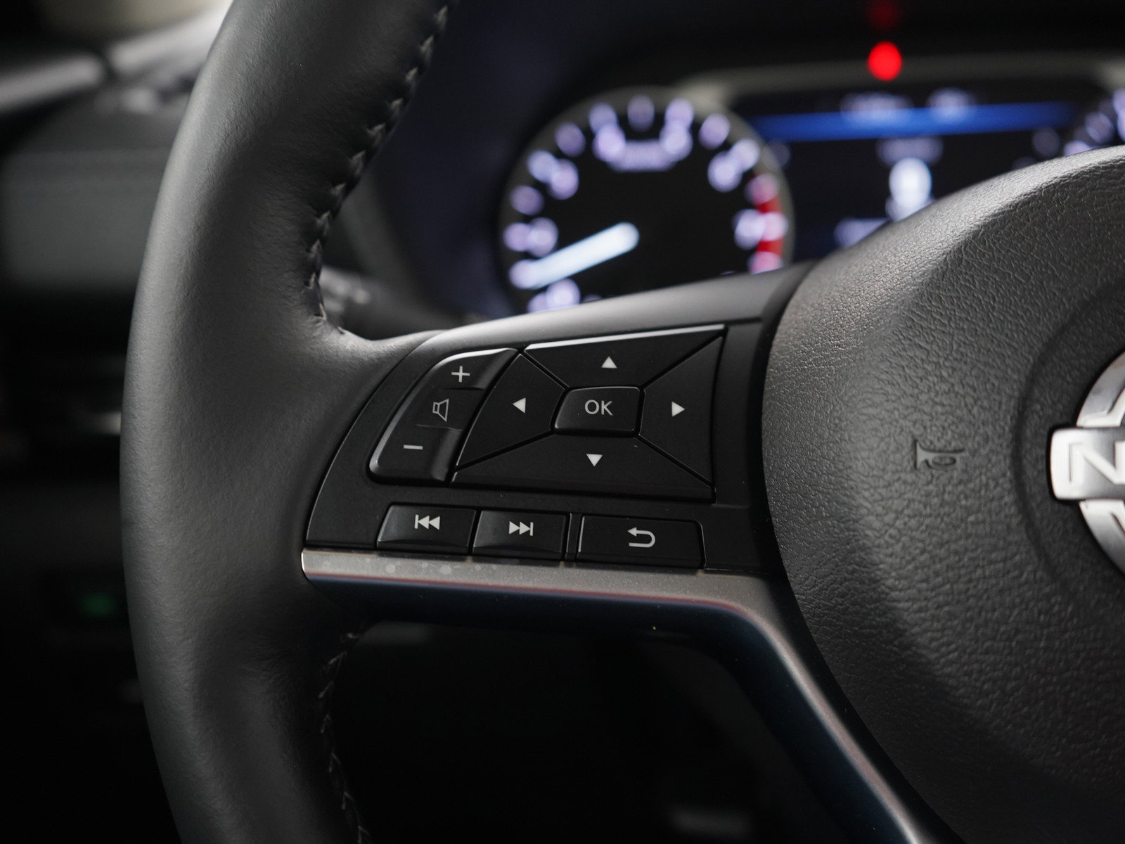Used 2025 Nissan Sentra SV w/ All-Weather Package FWD image 22