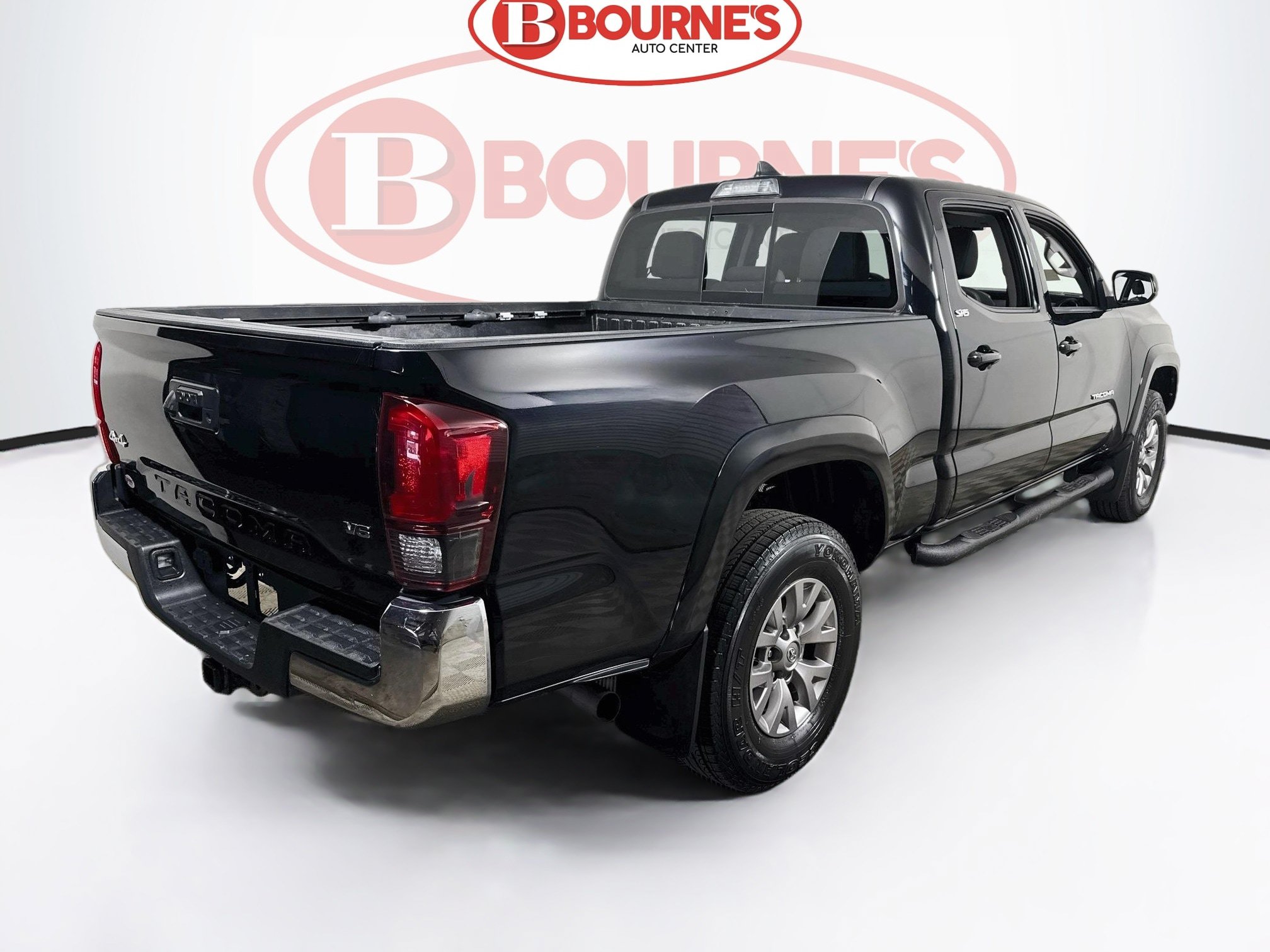 Used 2018 Toyota Tacoma SR5 AWD/4WD image 9