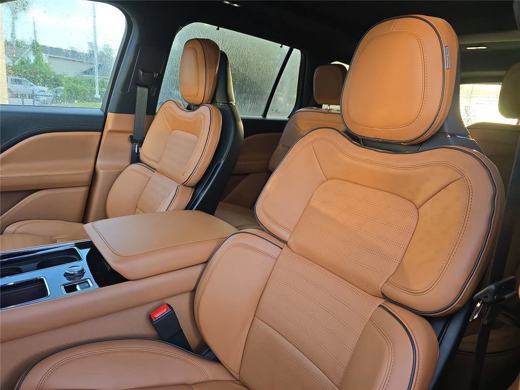 Used 2025 Lincoln Aviator Black Label image 19