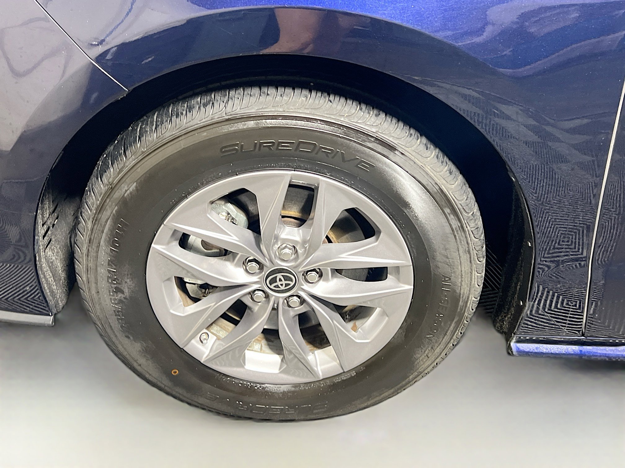 Used 2023 Toyota Sienna XLE image 13