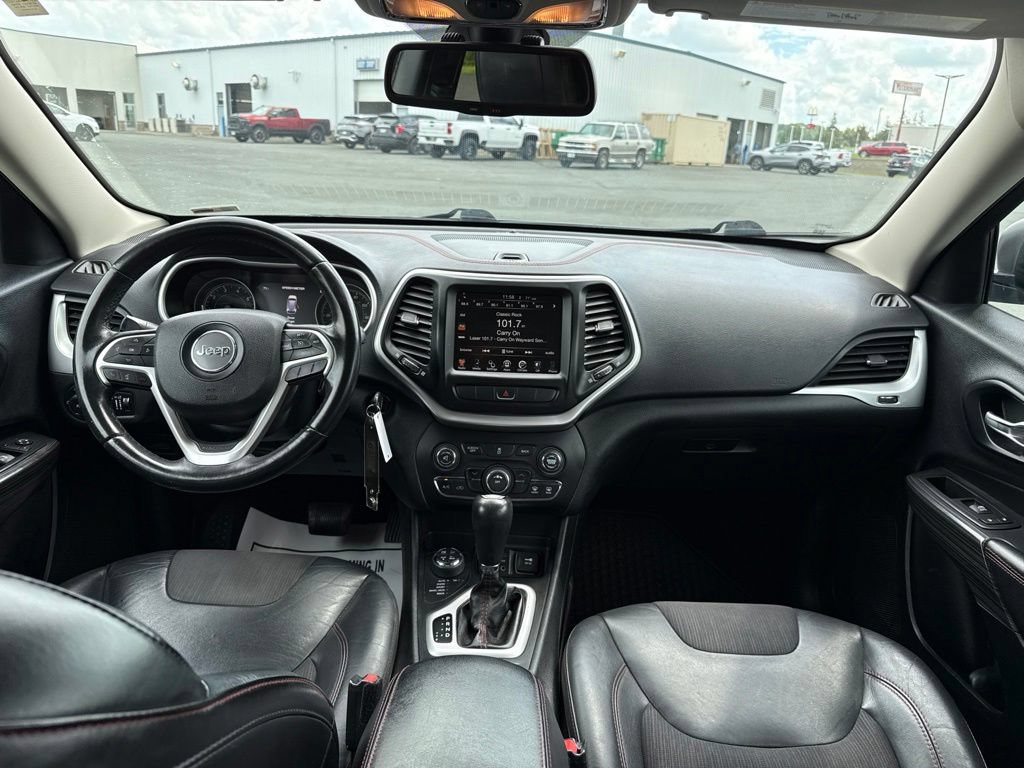 Used 2015 Jeep Cherokee Trailhawk AWD/4WD image 13