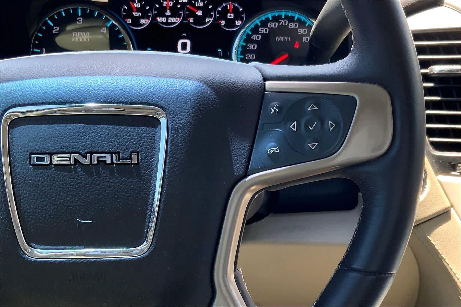 Used 2018 GMC Yukon Denali w/ Denali Ultimate Package AWD/4WD image 25